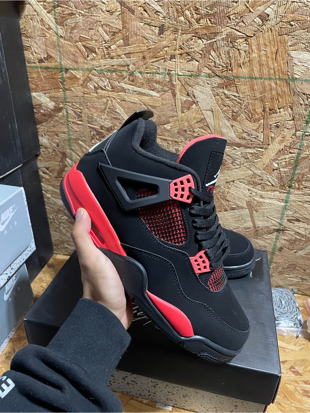 Air Jordan 4 Retro “Red Thunder”